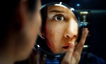 Una mujer normal (2025)